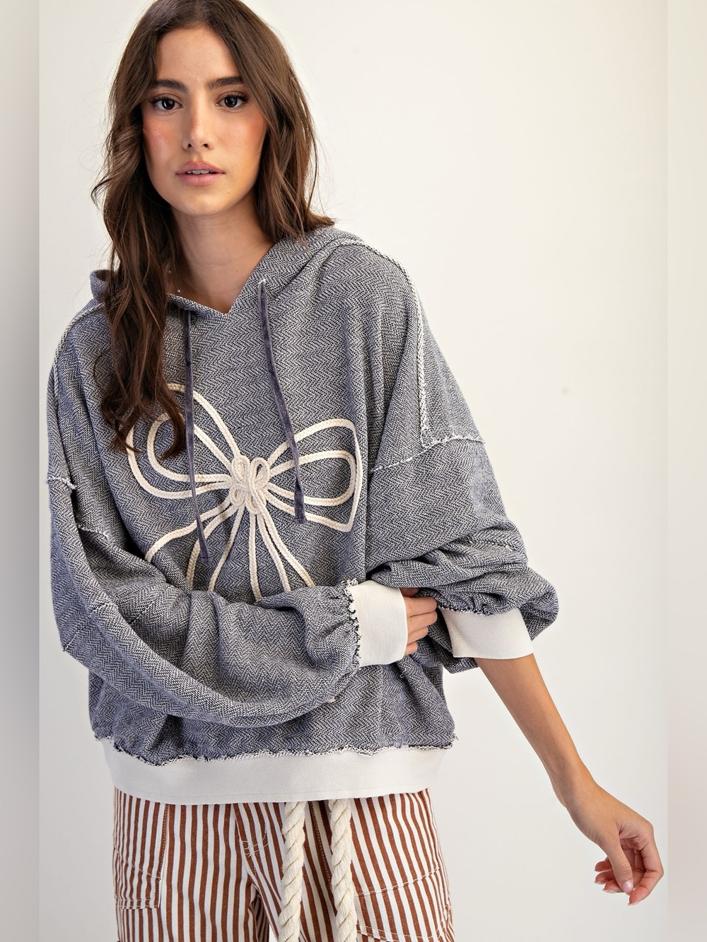 200. EASEL embroidered bowtie oversized light lilac hooded sweatshirt sweater